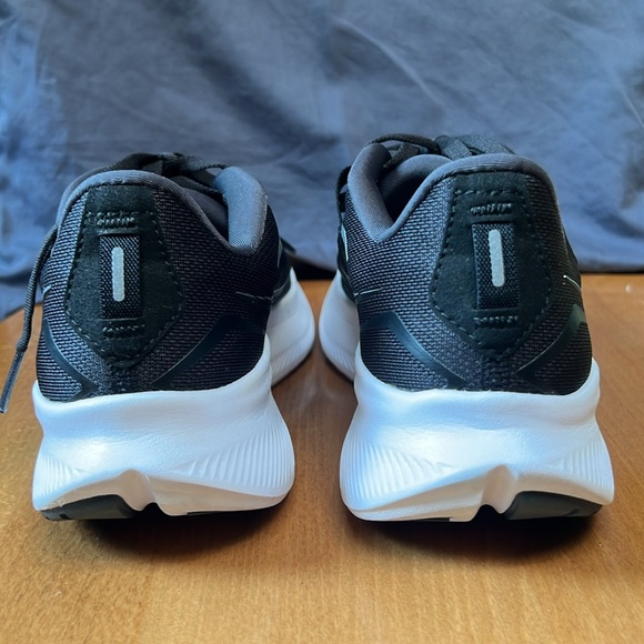 Saucony Ride 15 Sneakers, size 6.5W - Picture 4 of 7